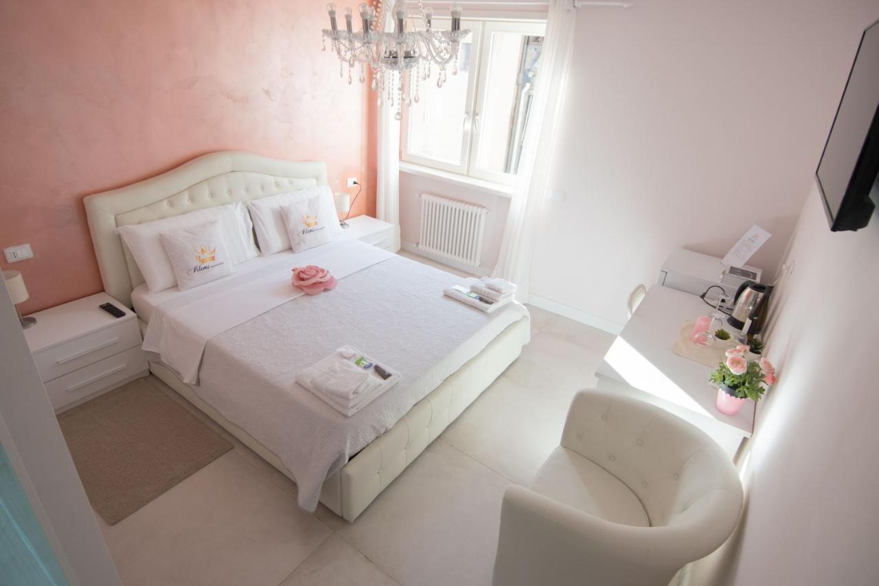 Klemi, Rooms In Old Town Dolomia Best Home Check In Automatico เตรนโต ภายนอก รูปภาพ
