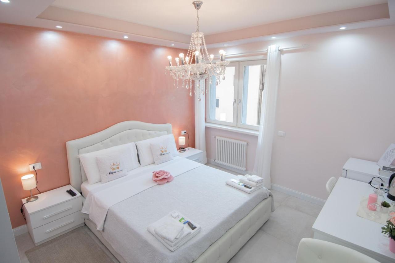 Klemi, Rooms In Old Town Dolomia Best Home Check In Automatico เตรนโต ภายนอก รูปภาพ